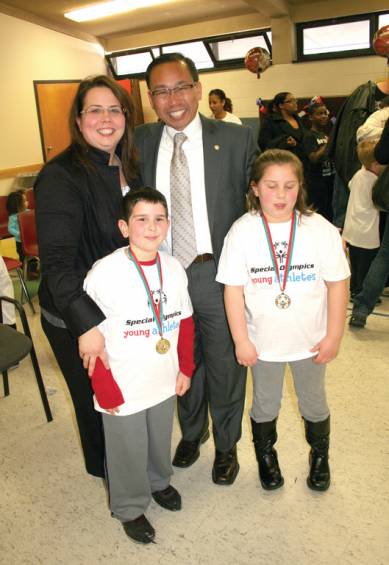 POSING WITH THE ATHLETES: Mayor Allan Fung takes a moment to pose with two of the gold medallists, Siana and Gianni Ciccarelli, and their mother, Leanne Ciccarelli.