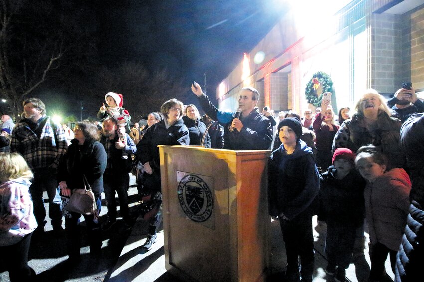 FOUR, THREE, TWO, ONE&hellip;.and then nothing. Using a remote, Mayor Frank Picozzi from the step to the arena did the countdown to light the tree. As has happened before, it didn&rsquo;t work until he walked into the crowd and closer to the tree. Picozzi said that next year he&rsquo;s going to install the remote switch.